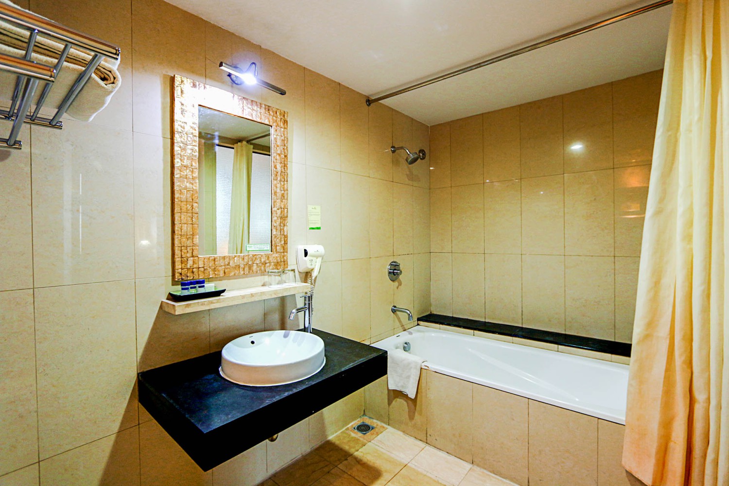 1. Hotel Aryaduta, 2. Crowne Plaza, 3. Novotel, 4. Padma, 5. The Trans Luxury Hotel, 6. Hilton, 7. Aston Pasteur, 8. Banana Inn, 9. The Jayakarta Suite Hotel &amp; Resort, 10. Intercontinental Dago Pakar