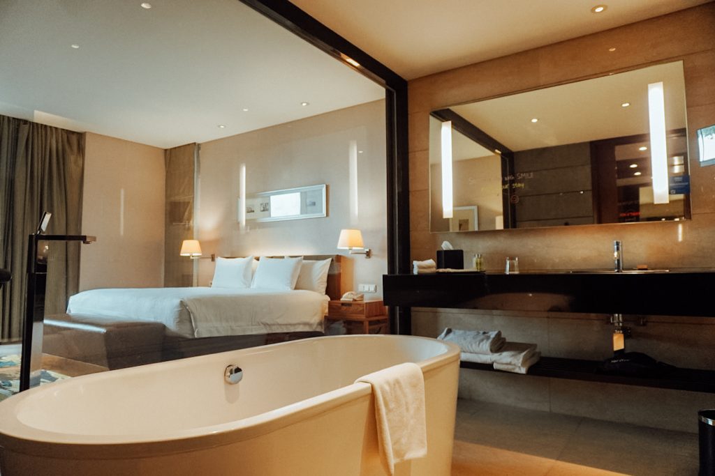 1. Hotel Aryaduta, 2. Crowne Plaza, 3. Novotel, 4. Padma, 5. The Trans Luxury Hotel, 6. Hilton, 7. Aston Pasteur, 8. Banana Inn, 9. The Jayakarta Suite Hotel &amp; Resort, 10. Intercontinental Dago Pakar