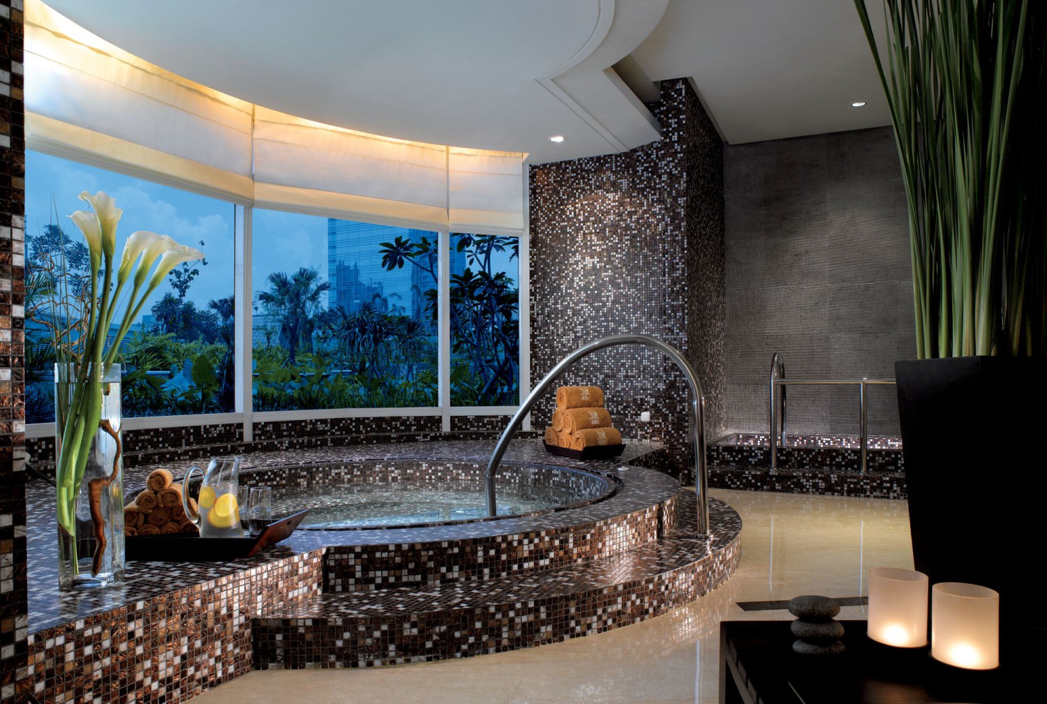 1. Fairmont Senayan, 2. Merlynn Park Hotel, 3. Manhattan Hotel, 4. Kuretakeso Kemang, 5. Millennium Hotel, 6. Mulia Senayan, 7. Kempinski Hotel Indonesia, 8. Ritz Carlton Pacific Place, 9. The Dharmawangsa, 10. The Westin