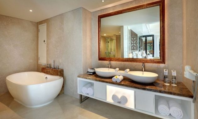 1. Tentrem Jogja, 2. Yogyakarta Marriott, 3. Sheraton Mustika, 4. Novotel Suites, 5. Grand Mercure, 6. Hyatt Regency, 7. Royal Malioboro by Aston, 8. The Alana Malioboro, 9. Swiss-Belboutique, 10. The Manohara