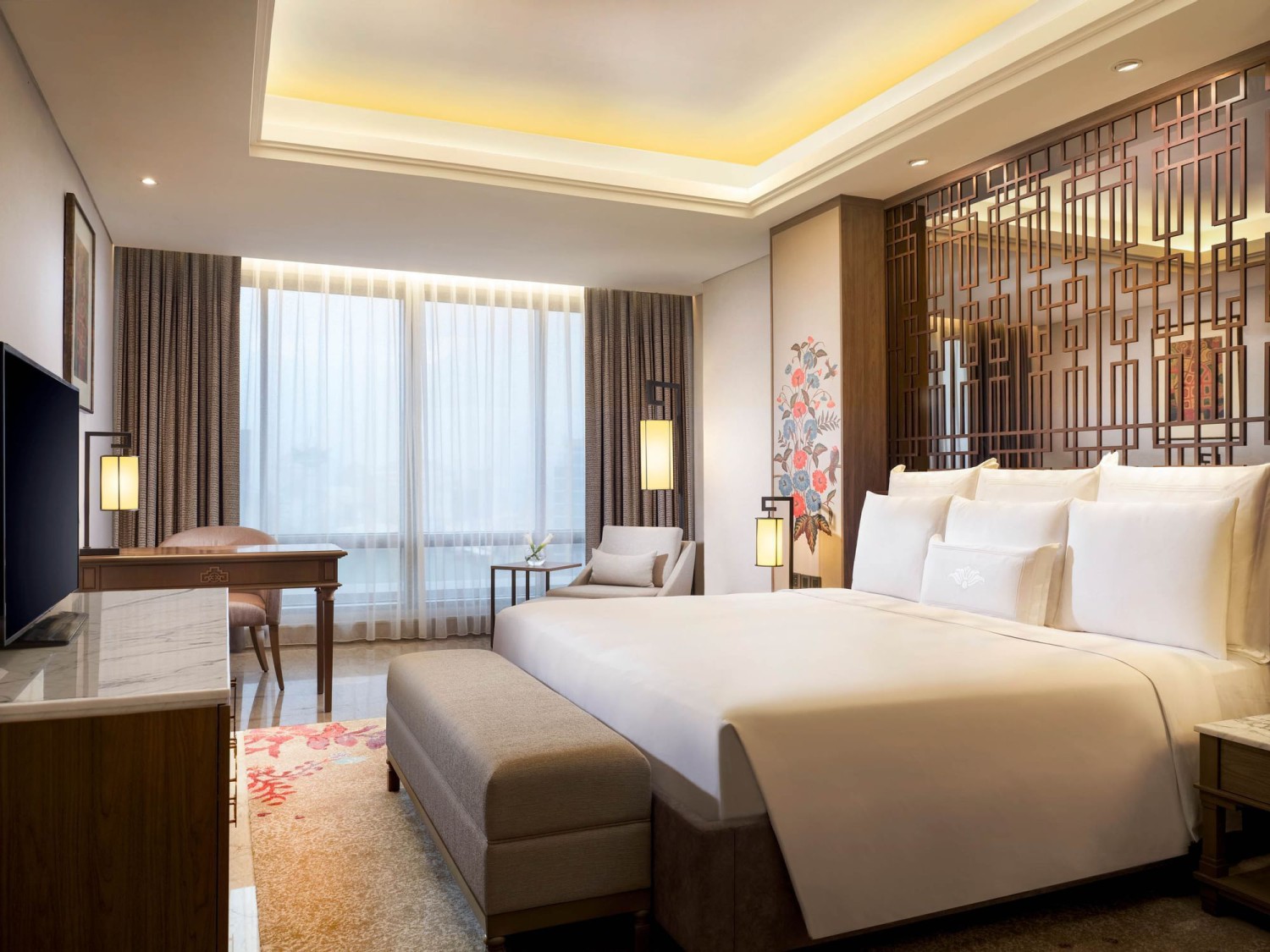 1. Hotel Ciputra, 2. Gumaya Tower, 3. Hotel Grand Edge, 4. Novotel, 5. Aston Inn, 6. Oak Tree Emerald, 7. Quest Hotel, 8. Tentrem, 9. Harris Sentraland, 10. Hotel Patra