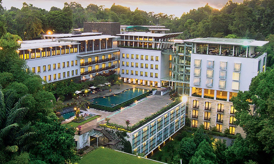 1. Hotel Aryaduta, 2. Crowne Plaza, 3. Novotel, 4. Padma, 5. The Trans Luxury Hotel, 6. Hilton, 7. Aston Pasteur, 8. Banana Inn, 9. The Jayakarta Suite Hotel &amp; Resort, 10. Intercontinental Dago Pakar
