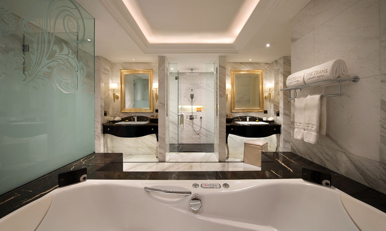 1. Hotel Aryaduta, 2. Crowne Plaza, 3. Novotel, 4. Padma, 5. The Trans Luxury Hotel, 6. Hilton, 7. Aston Pasteur, 8. Banana Inn, 9. The Jayakarta Suite Hotel &amp; Resort, 10. Intercontinental Dago Pakar