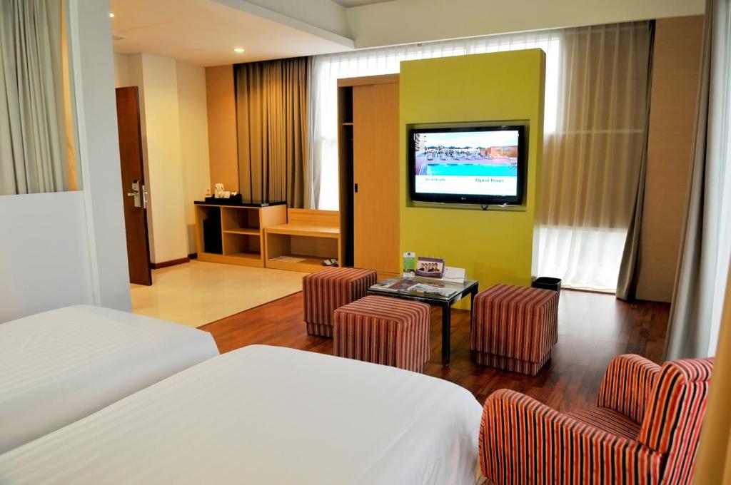 Lokasi Dimana , Review Singkat , Daftar Harga Kamar, Cara Pesan Kamar, Menu Makanan , Fasilitas Yang Ada , Mengapa Harus Quest , Tempat Populer Terdekat 