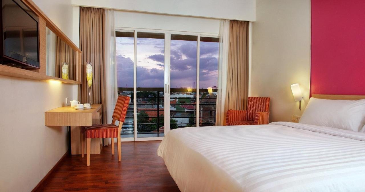 Lokasi Dimana , Review Singkat , Daftar Harga Kamar, Cara Pesan Kamar, Menu Makanan , Fasilitas Yang Ada , Mengapa Harus Quest , Tempat Populer Terdekat 