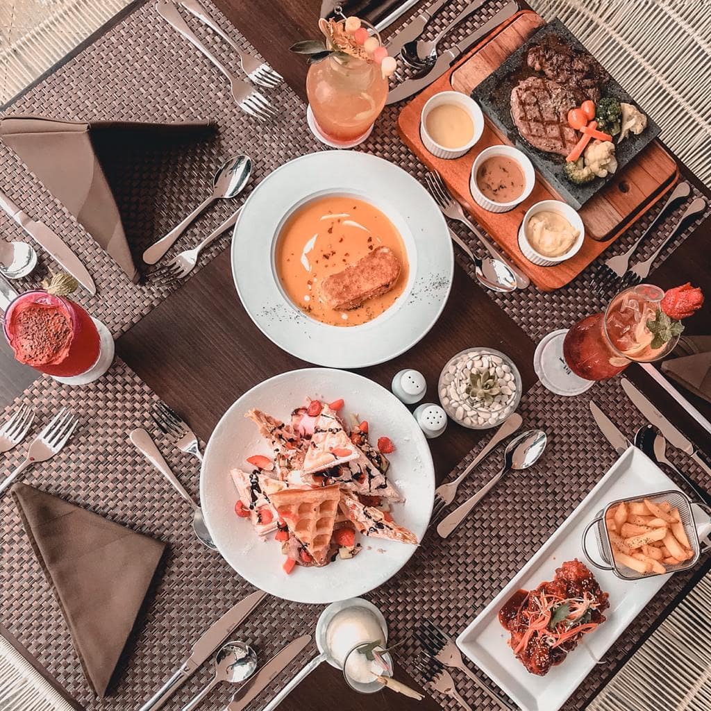 Review Singkat, Daftar Harga Kamar, Daftar Menu Makanan, Fasilitas Yang Ada, Rute Menuju Lokasi, Tempat Terkenal di Sekitar