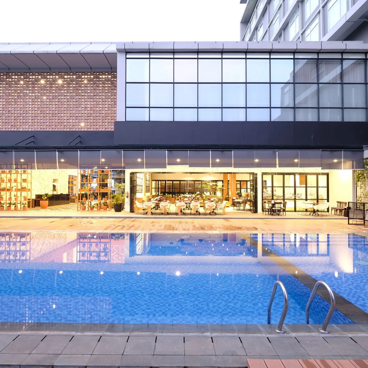 Swiss belinn bogor hotel alamat pajajaran kota jawa barat nomor telepon loker review agoda bintang berapa career harga no telp karir pre opening traveloka wedding city west java instagram tripadvisor website, Review Singkat, Daftar Harga Kamar, Daftar Menu Makanan, Fasilitas Yang Ada, Rute Menuju Lokasi, Tempat Terkenal di Sekitar