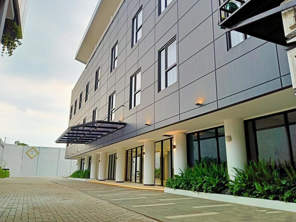 Lokasi Dimana, Tentang Hotel, Daftar Harga Kamar , Banyak Promo Menarik, Cara Booking Bagaimana?, Fasilitas dan Layanan, Tempat Terkenal Dekat Hotel 
