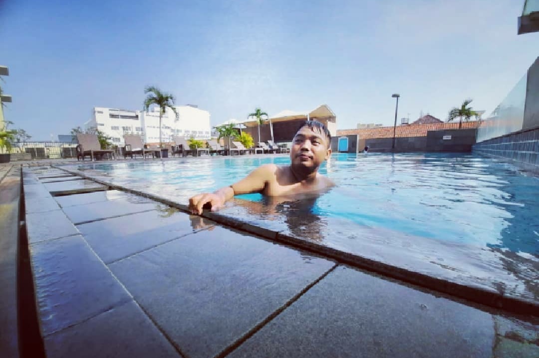 Lokasi Dimana , Review Singkat , Daftar Harga Kamar, Cara Pesan Kamar, Menu Makanan , Fasilitas Yang Ada , Mengapa Harus Quest , Tempat Populer Terdekat 