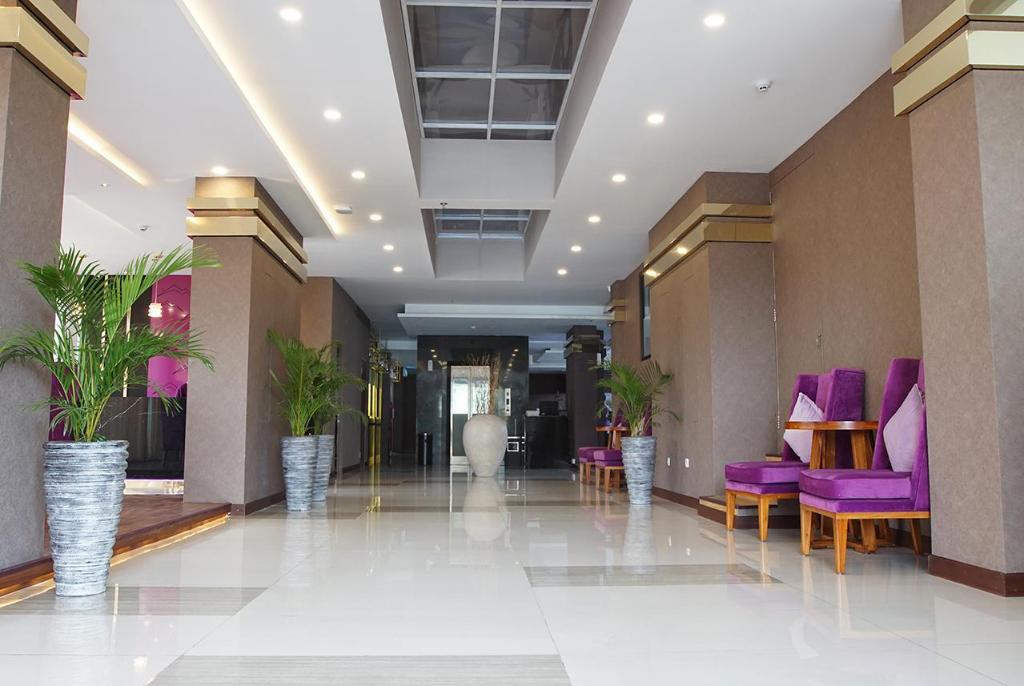 Lokasi Yang Strategis, Deskripsi Singkat , Tarif Sewa Kamar , Fasilitas Sangat Lengkap, Nikmati Sky Lounge, Penting Untuk Kamu Tahu, Aktivitas Menarik, Objek Wisata Terdekat
