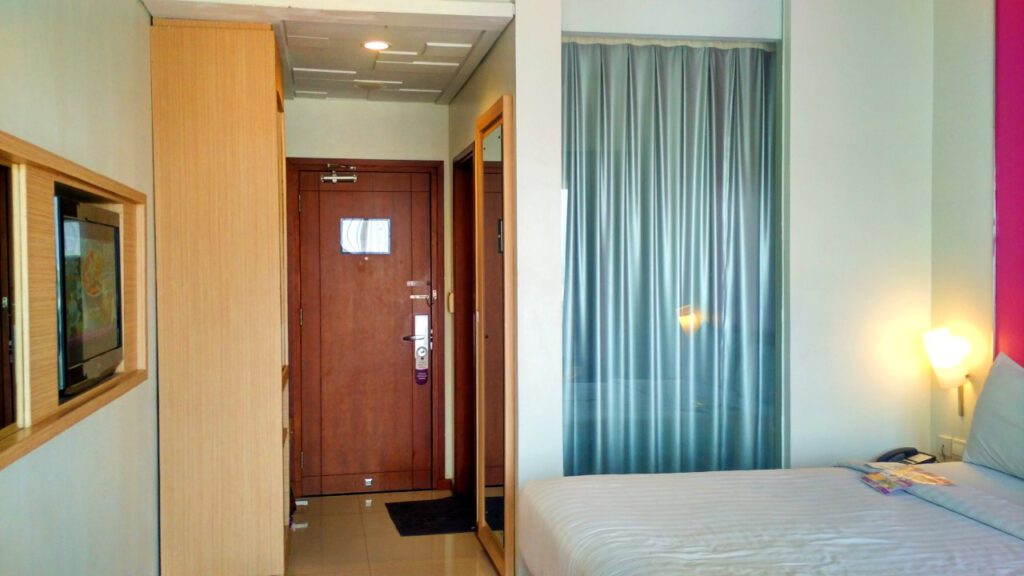 Lokasi Dimana , Review Singkat , Daftar Harga Kamar, Cara Pesan Kamar, Menu Makanan , Fasilitas Yang Ada , Mengapa Harus Quest , Tempat Populer Terdekat 