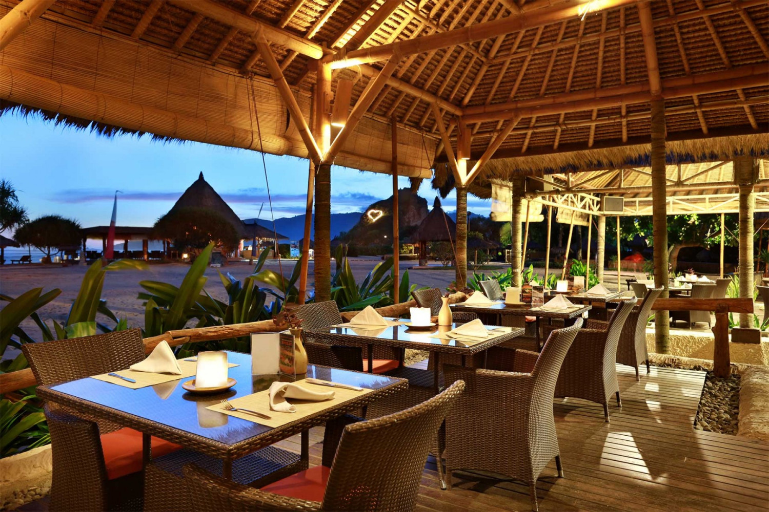 Review Singkat, Daftar Harga Kamar, Restoran Pinggir Pantai , Fasilitas Yang Ada , Untuk Acara Tertentu, Rute Menuju Lokasi, Tempat Terkenal di Sekitar