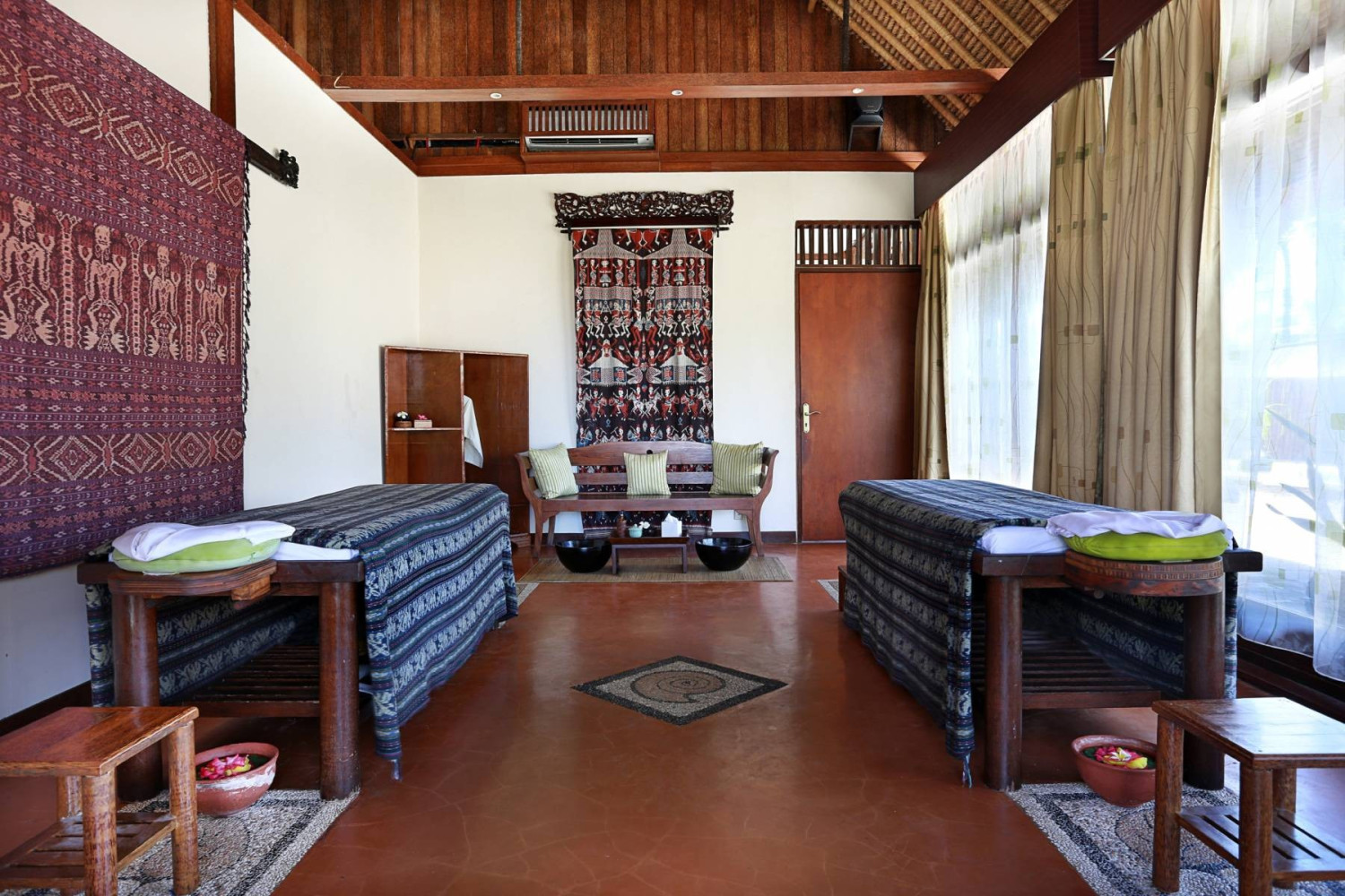 Review Singkat, Daftar Harga Kamar, Restoran Pinggir Pantai , Fasilitas Yang Ada , Untuk Acara Tertentu, Rute Menuju Lokasi, Tempat Terkenal di Sekitar