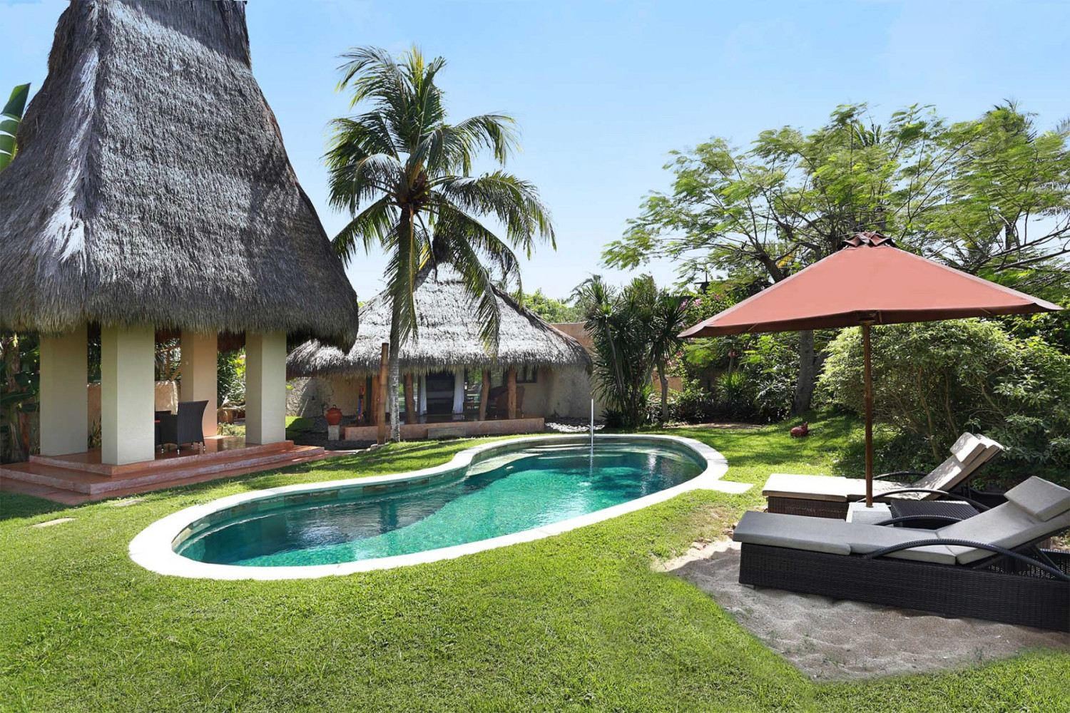 Review Singkat, Daftar Harga Kamar, Restoran Pinggir Pantai , Fasilitas Yang Ada , Untuk Acara Tertentu, Rute Menuju Lokasi, Tempat Terkenal di Sekitar