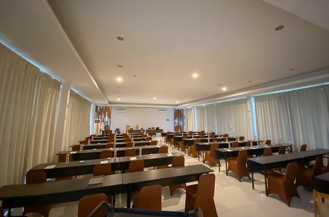 Lokasi Hotel, Review Singkat, Daftar Harga Kamar, Menu Makanan, Daftar Paket Wedding, Fasilitas dan Layanan, Tempat Wisata Terdekat