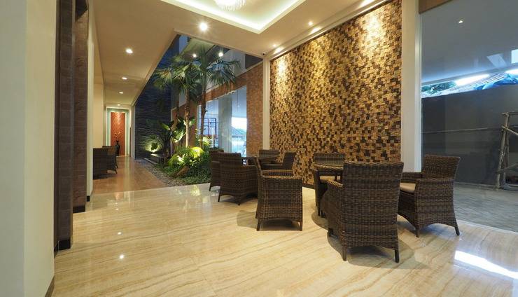 Alamat Lengkap, Tentang Hotel , Tarif Kamar, Fasilitas dan Layanan, Spot Populer