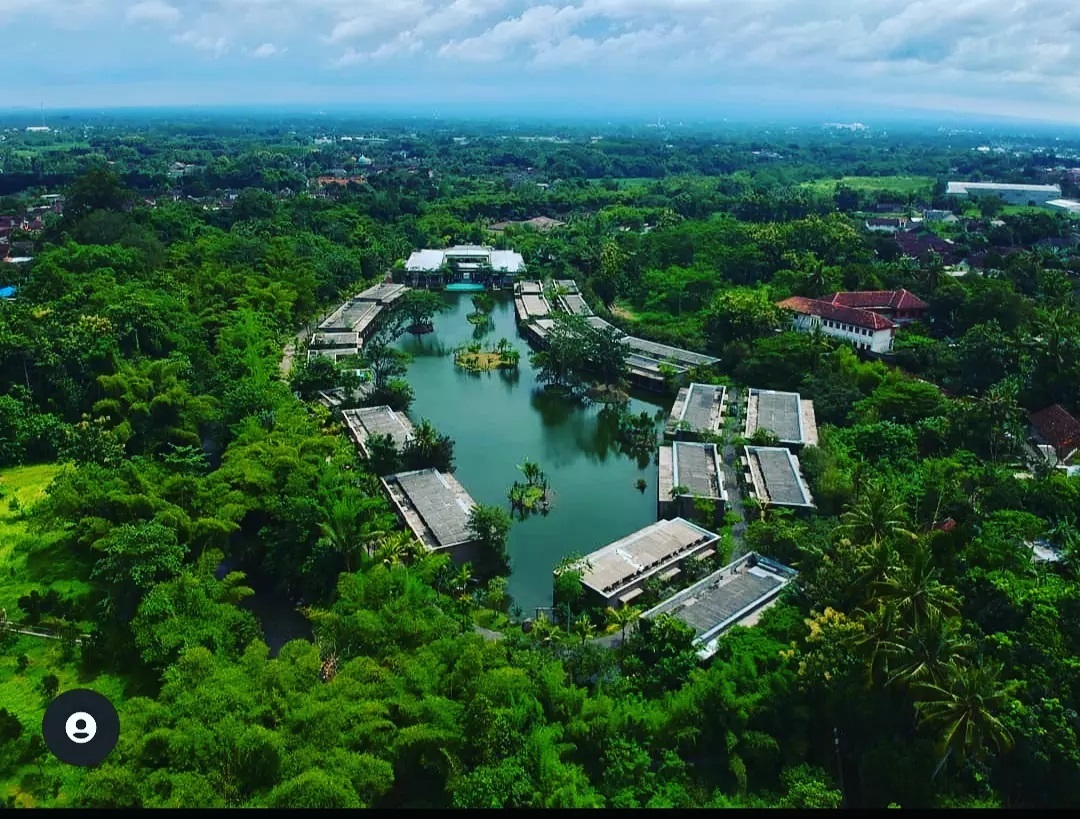 Review Singkat, Daftar Harga Kamar, Harga Menu Makanan, Fasilitas Yang Ada, Rute Menuju Lokasi, Tempat Terkenal di Sekitar