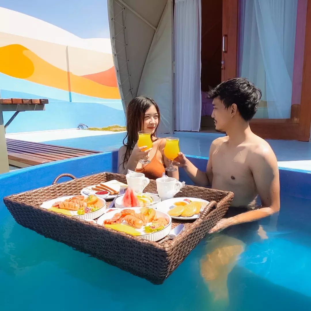 Review Singkat, Daftar Harga Kamar, Harga Menu Makanan, Fasilitas Yang Ada, Rute Menuju Lokasi, Tempat Terkenal di Sekitar