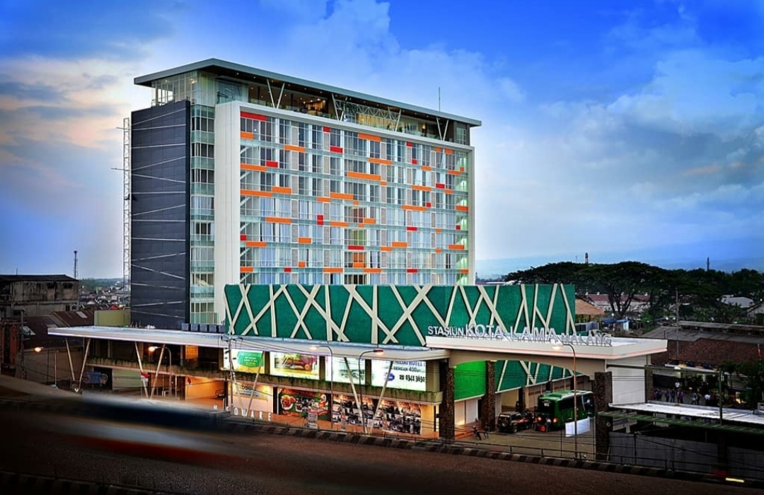Lokasi Hotel, Review Singkat, Daftar Harga Kamar, Menu Makanan, Daftar Paket Wedding, Fasilitas dan Layanan, Tempat Wisata Terdekat