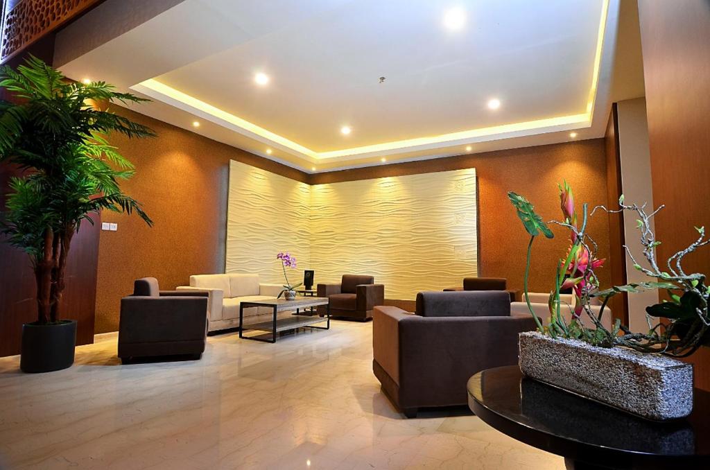 Lokasi Hotel, Review Singkat, Daftar Harga Kamar, Menu Makanan, Daftar Paket Wedding, Fasilitas dan Layanan, Tempat Wisata Terdekat