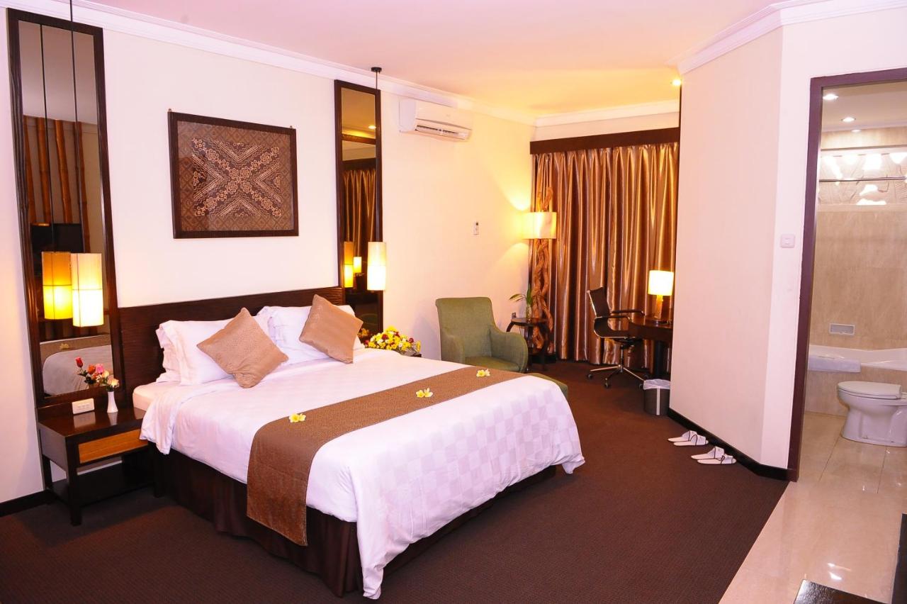 Alamat Lengkap, Review Hotel , Daftar Harga Kamar , Fasilitas Andalan, Booking Sekarang Yuk, Tempat Populer Terdekat