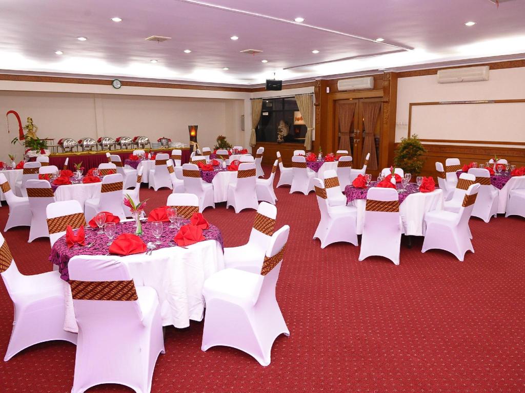 Alamat Lengkap, Review Hotel , Daftar Harga Kamar , Fasilitas Andalan, Booking Sekarang Yuk, Tempat Populer Terdekat