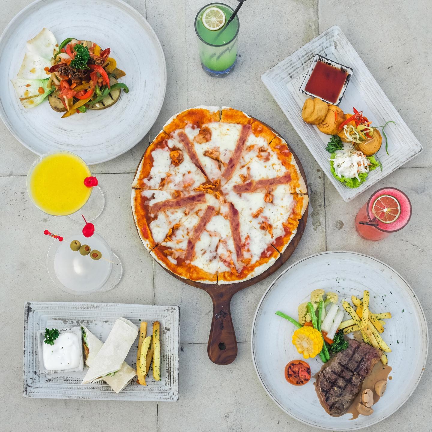 Review Singkat, Daftar Harga Kamar, Harga Menu Makanan, Fasilitas Yang Ada, Rute Menuju Lokasi, Tempat Terkenal di Sekitar