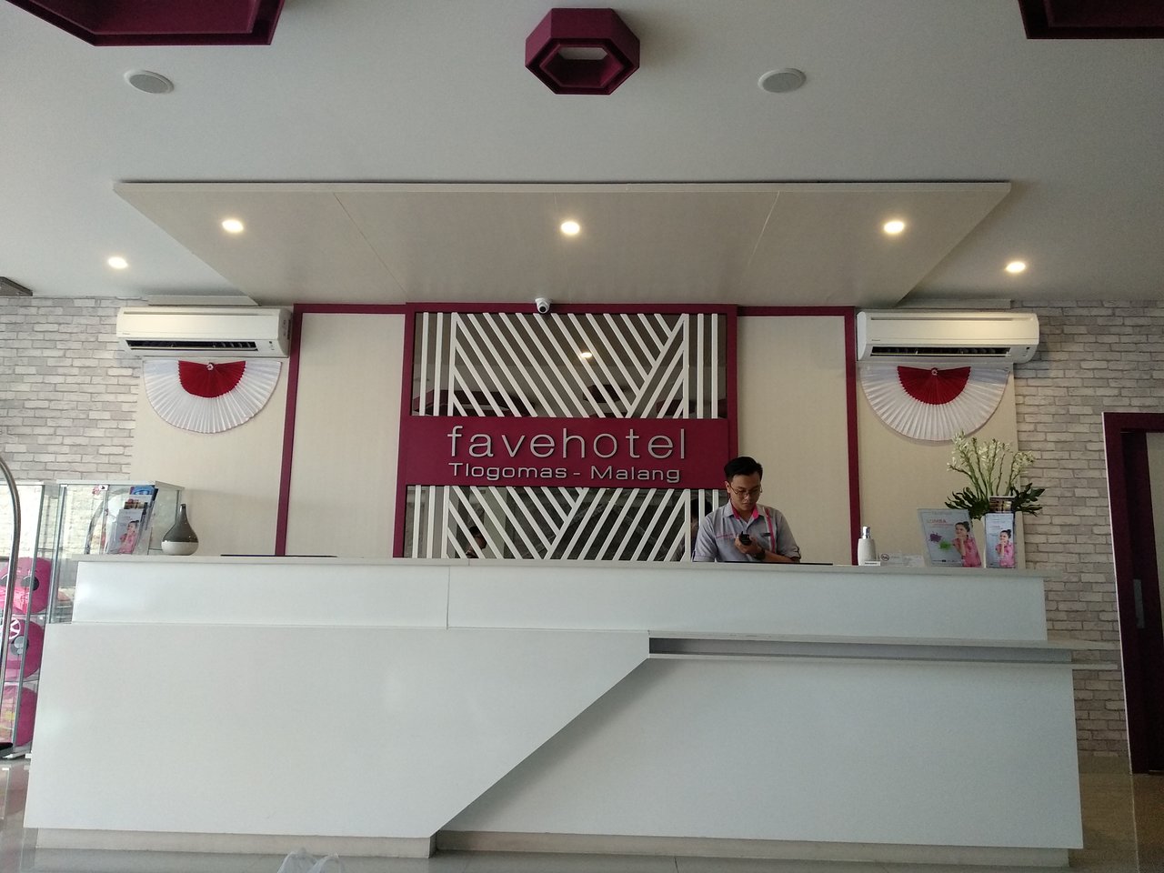 Lokasi Dimana, Review Hotel , Berapa Harga Kamar, Cara Booking Kamar, Fasilitas dan Layanan, Objek Wisata Terdekat