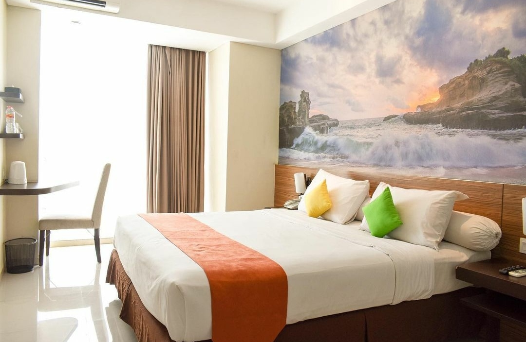 Lokasi Hotel, Review Singkat, Daftar Harga Kamar, Menu Makanan, Daftar Paket Wedding, Fasilitas dan Layanan, Tempat Wisata Terdekat