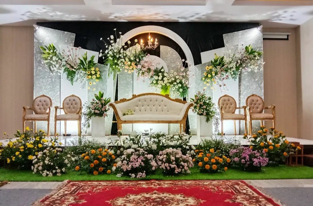 Alamat Lengkap, Tentang Hotel , Tarif Kamar, Fasilitas dan Layanan, Spot Populer