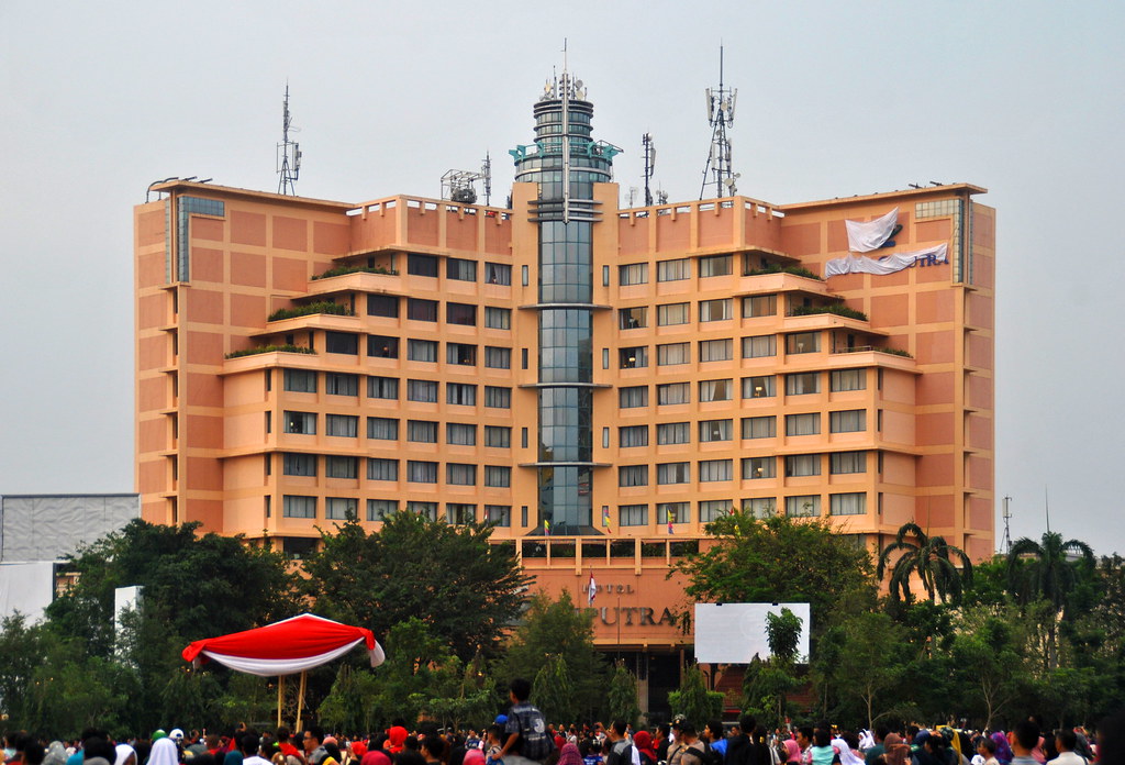 Lokasi Dimana, Review Singkat, Daftar Harga Kamar, Fasilitas Super Mewah, Cara Booking Kamar, Banyak Tempat Populer