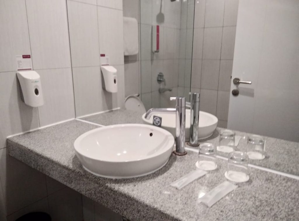 Lokasi Dimana, Review Hotel , Berapa Harga Kamar, Cara Booking Kamar, Fasilitas dan Layanan, Objek Wisata Terdekat
