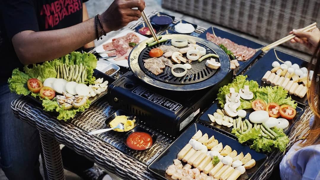 Review Singkat, Daftar Harga Kamar, Tempat Makan, Fasilitas Yang Ada, Paket Meeting, Rute Menuju Lokasi, Tempat Terkenal di Sekitar
