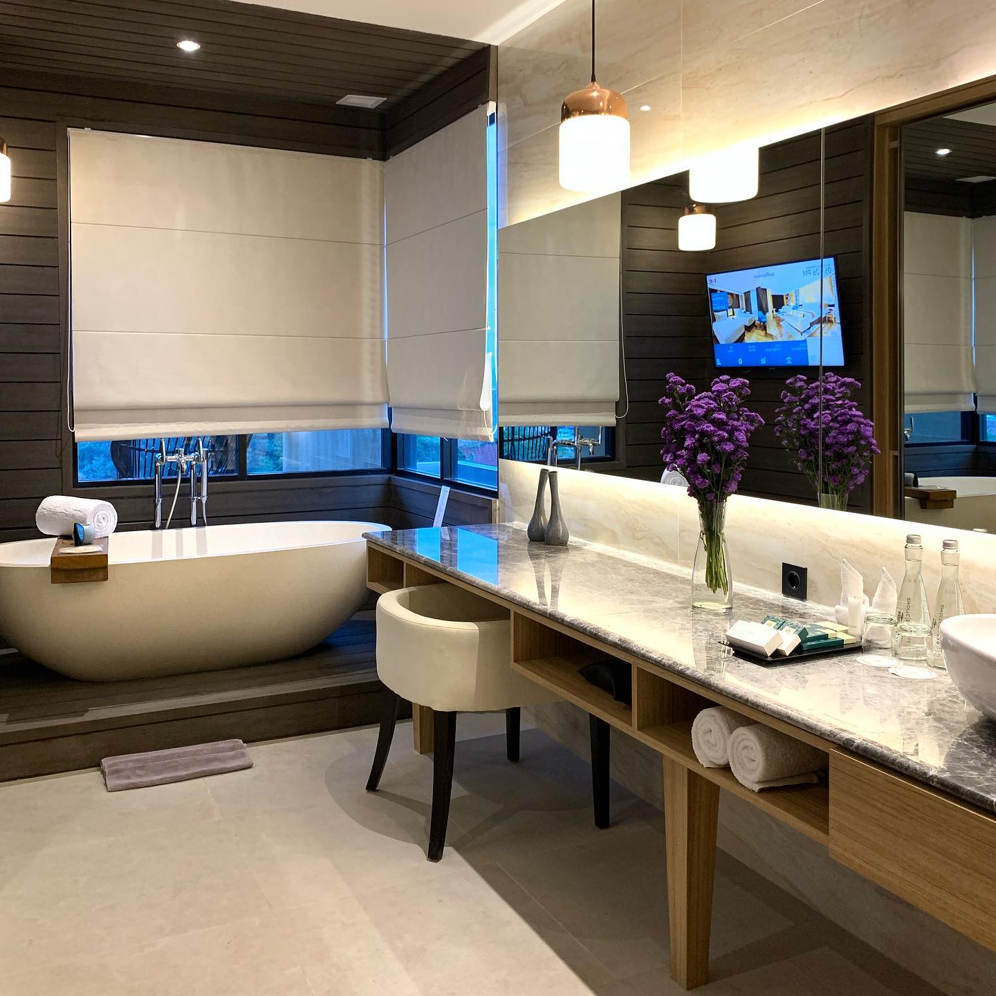 Review Singkat, Daftar Harga Kamar, Tempat Makan, Fasilitas Yang Ada, Wedding Package, Rute Menuju Lokasi, Tempat Terkenal di Sekitar