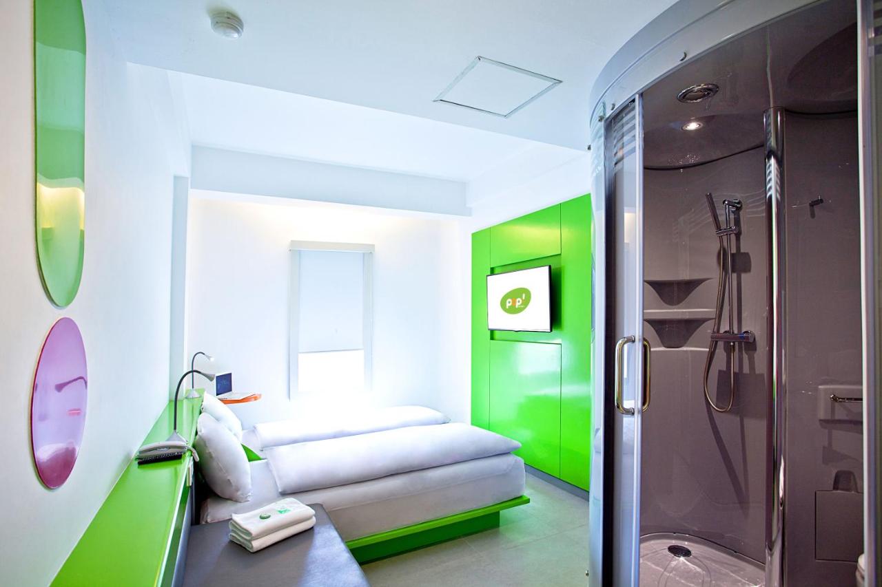 Alamat Hotel, TentangHotel, Harga Kamar, Fasilitas Yang Ada, Spot Menarik Terdekat, Reservasi Sekarang Yuk! 
