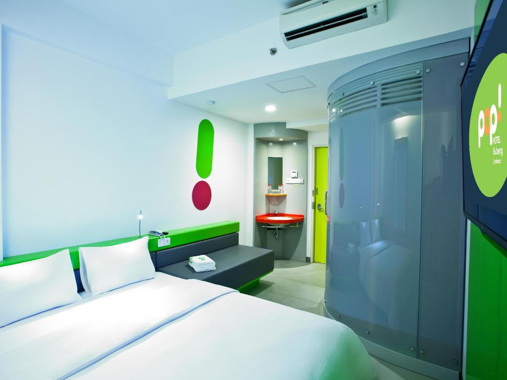 Alamat Hotel, TentangHotel, Harga Kamar, Fasilitas Yang Ada, Spot Menarik Terdekat, Reservasi Sekarang Yuk! 