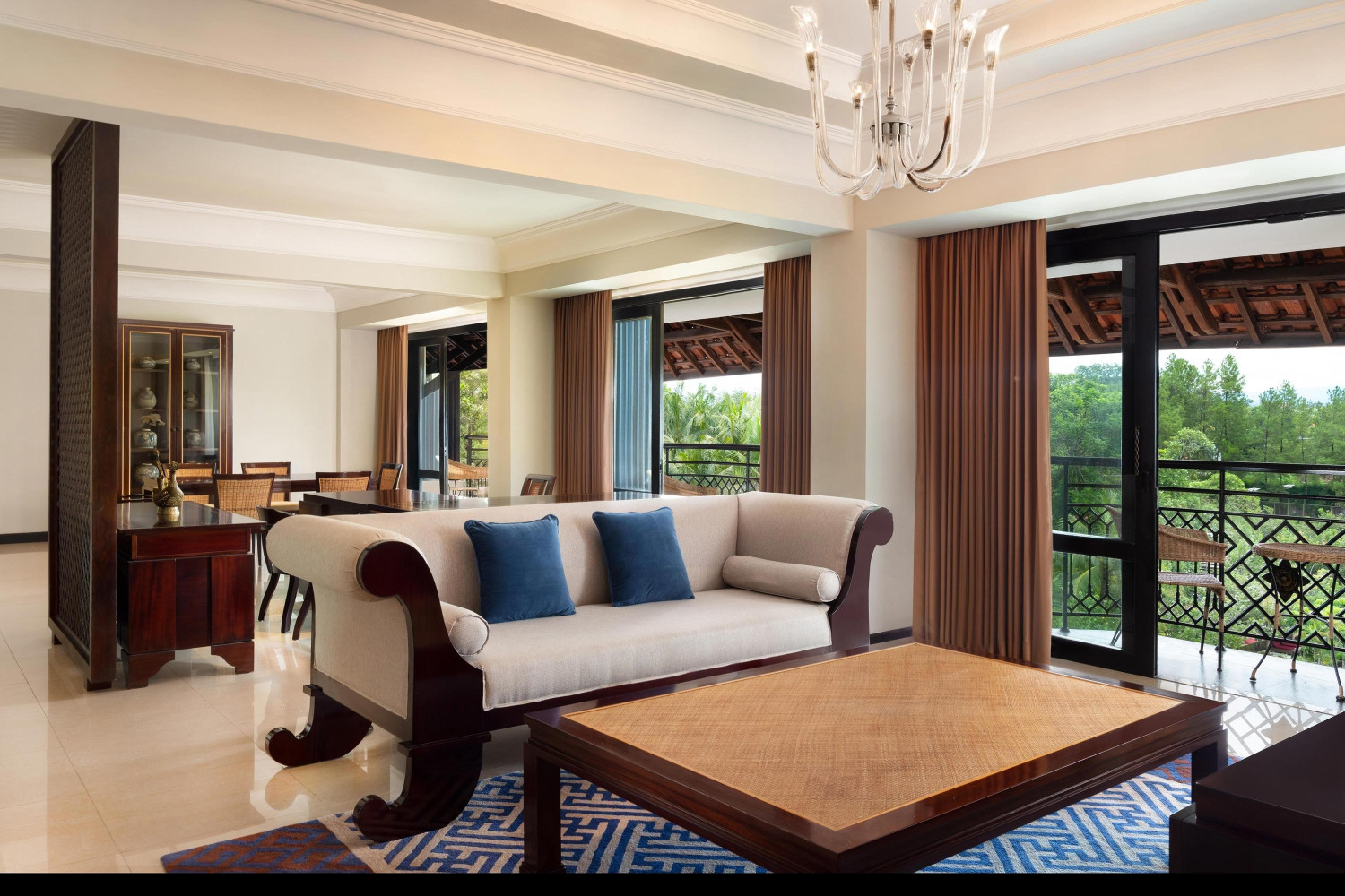 Alamat Hotel, Tentang Sheraton, Pilihan Kamar, Fasilitas Terbaik, Wedding Package, Objek Wisata di Sekitar, Booking Sekarang? 