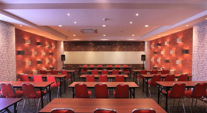 Lokasi Dimana, Review Hotel, Tarif Kamarnya, Booking Tidak Ribet, Fasilitas Uniq, Banyak Tempat Menarik