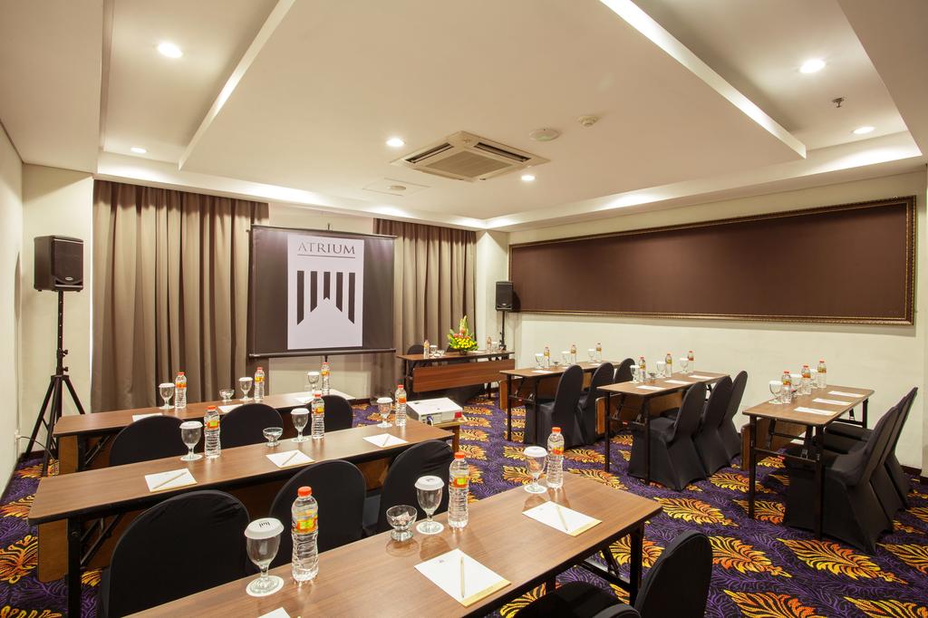 Alamat Lengkap, Tentang Hotel, Info Kamar , Fasilitas Yang Ada , Menarik Dekat Hotel