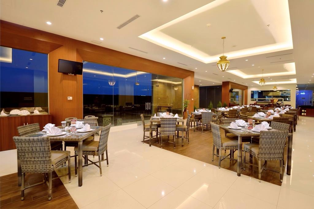 Alamat Lengkap, Tentang Hotel, Harga Kamar, Fasilitas Terbaik, Wisata Dekat Hotel, Pesan Sekarang!