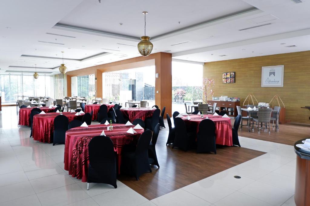 Alamat Lengkap, Tentang Hotel, Harga Kamar, Fasilitas Terbaik, Wisata Dekat Hotel, Pesan Sekarang!