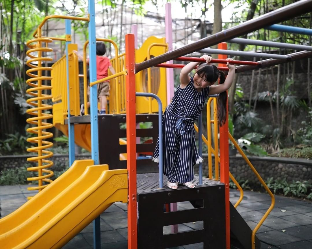 Review Singkat, Daftar Harga Kamar, Tempat Makan, Fasilitas Yang Ada, Wedding Package dan Harganya, Rute Menuju Lokasi, Tempat Terkenal di Sekitar