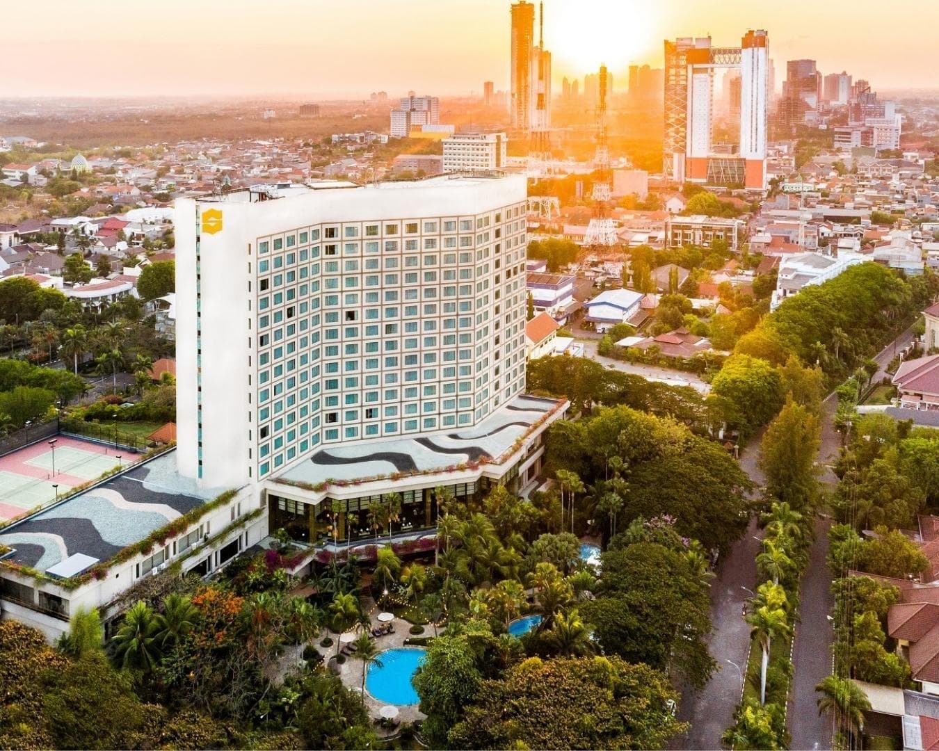 Review Singkat, Daftar Harga Kamar, Tempat Makan, Fasilitas Yang Ada, Wedding Package dan Harganya, Rute Menuju Lokasi, Tempat Terkenal di Sekitar
