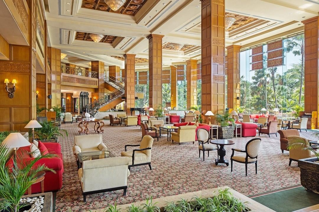 Review Singkat, Daftar Harga Kamar, Tempat Makan, Fasilitas Yang Ada, Wedding Package dan Harganya, Rute Menuju Lokasi, Tempat Terkenal di Sekitar