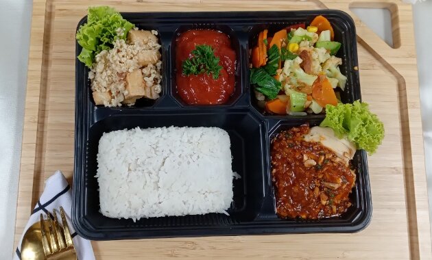 1. Dapur Panglima, 2. Sarasa, 3. Deraya Catering, 4. Dapur Solo Lunch Box, 5. Kotakan.com, 6. Miraos Catering, 7. Mikailla Catering, 8. Daun Ketumbar Catering, 9. Dapur Pangeran, 10. Mustafa Catering