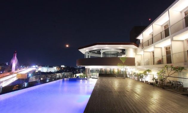 1. Grand Tjokro Bandung, 2. Favehotel Premier Cihampelas, 3. Amaris Hotel Cihampelas Bandung, 4. Green Batara Hotel, 5. Grandia Hotel Bandung, 6. Serela Cihampelas Hotel, 7. Aston Tropicana, 8. Hotel Promenade Bandung, 9. De Batara Hotel, 10. Nalendra Hotel Cihampelas, 11. Vio Cihampelas, 12. Hotel California Bandung, 13. Hotel Cihampelas 2, 14. Kembang Cihampelas Hotel, 15. The Regia