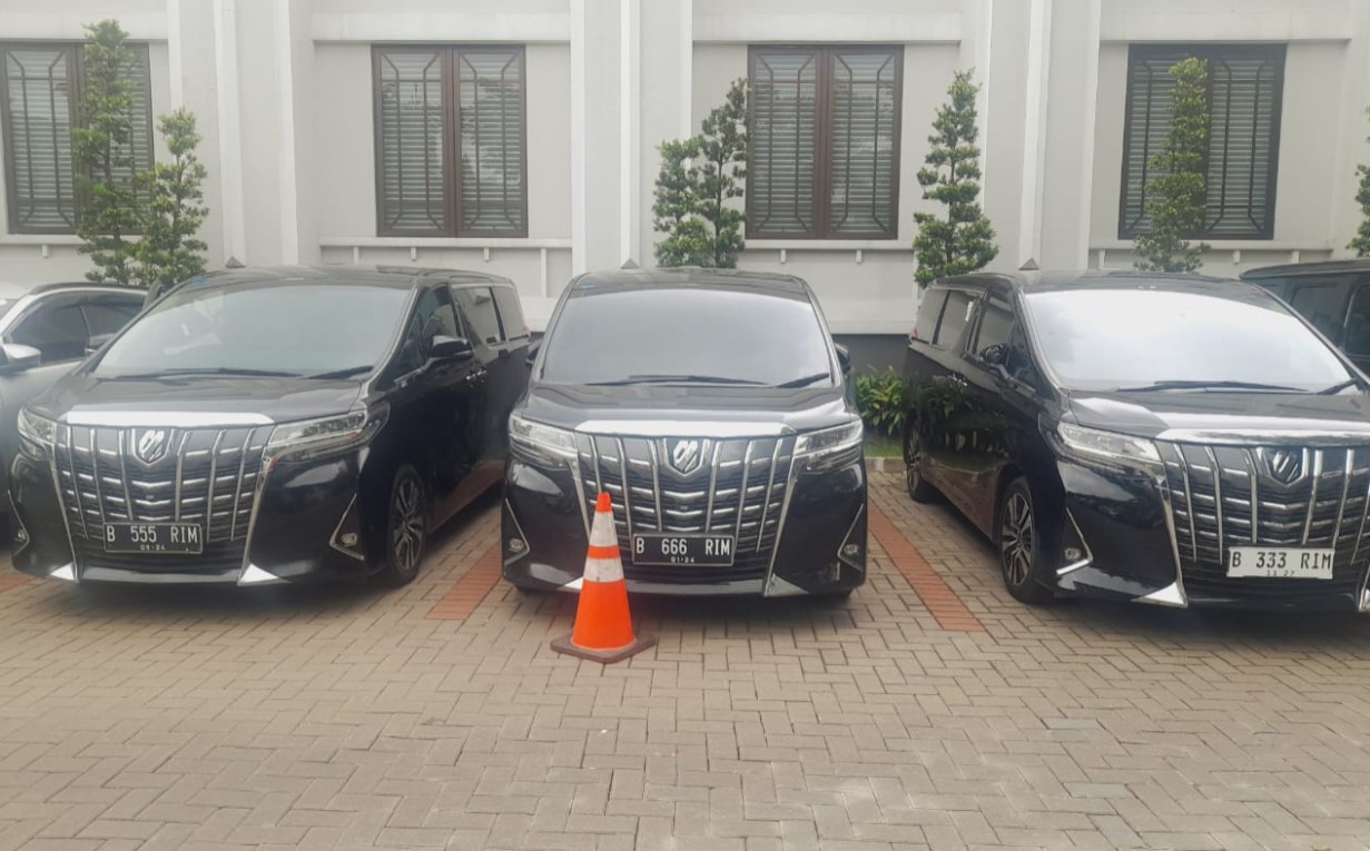 1. Obet Rent Car, 2. 168 Premium Rent Car, 3. Gamma Rent Car, 4. Mutiara Mas Perkasa (M2P) Rent Car, 5. Risqi Rental, 6. Dutrans, 7. Bagas Rent Car, 8. FF Rent Car, 9. Andalan Kita Rental, 10. Pesona Raditya Trans