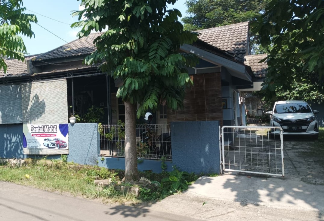 1. Khanza Rent Car, 2. Kasri Rental, 3. Rental Mobil 77, 4. CGC Rentcars, 5. Hendry Rent Car, 6. Regar Rental, 7. Rully Shasongko Rental, 8. Acropolis Rental, 9. Emily RentCar, 10. Family Rent Car Group