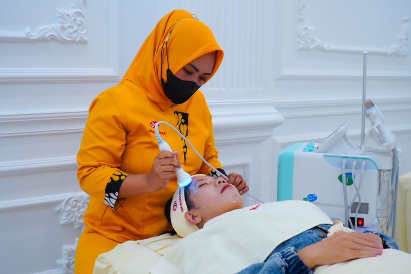 1. SuperSkin Clinic, 2. Ella Skincare, 3. Reta Beauty Clinic, 4. Naavagreen Natural Skin Care, 5. Natasha Skin Clinic Center, 6. Larissa Aesthetic Center, 7. Etika Aesthetic Clinic, 8. London Beauty Center (LBC), 9. Erha Skin , 10. Safindra Skin Clinic, 11. Immoderma Aestheric And Wellness Clinic