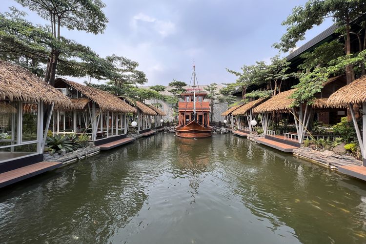 Kapal Pinisi Lembur Kuring Cimanggis, Konsep Unik: Dari Saung Lesehan Sampai Kapal Pinisi, Menu Seafood Segar dengan Harga Bersahabat, Fasilitas Lengkap dan Pelayanan yang Ramah, Tips Sebelum Datang, Kita Rangkum Yaa~
